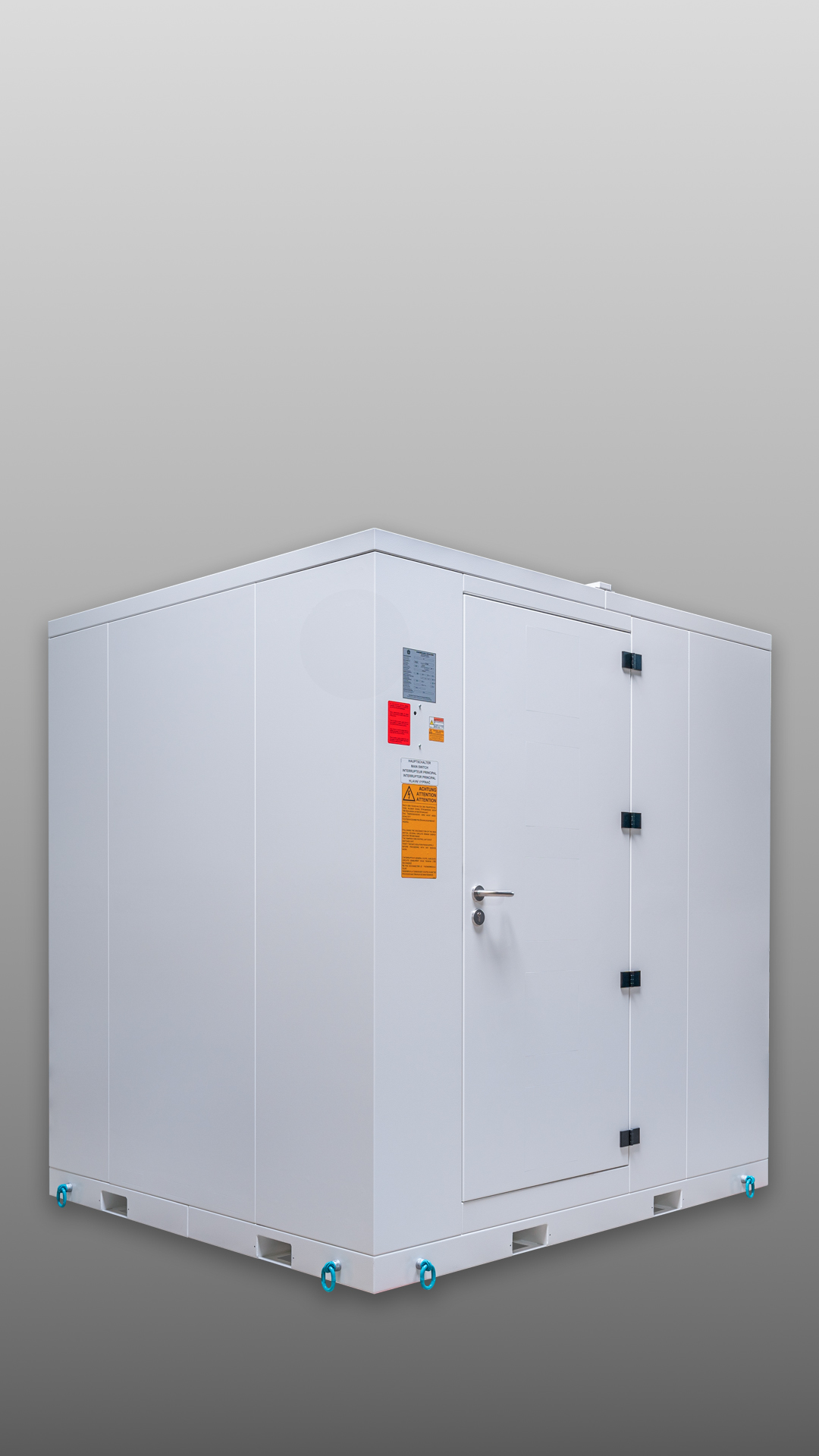 Schaltgeräteschrank von CALEG (Calau/Brandenburg) in neutraler Studioumgebung, fotografiert für Produkt- und Markenkommunikation