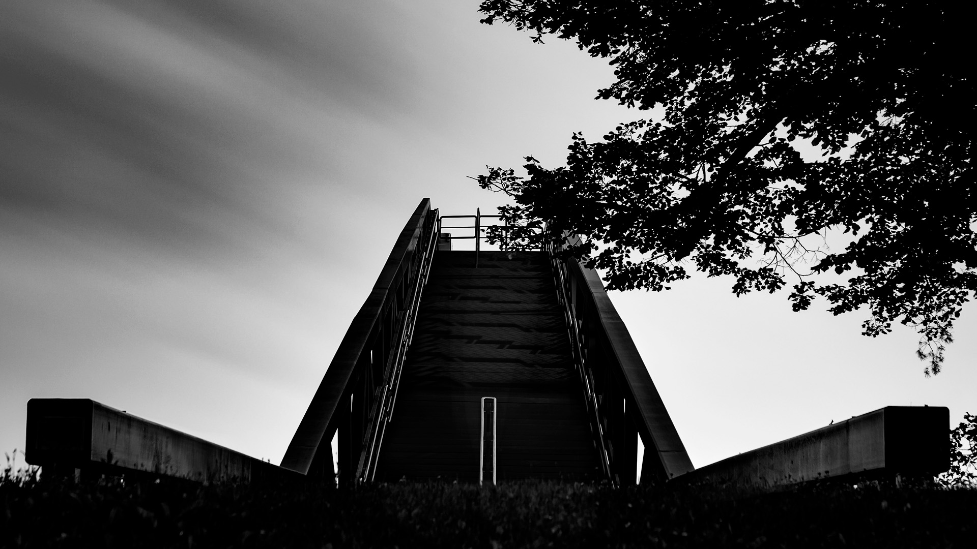 Langzeitbelichtung einer Treppe in Steinitz-Drebkau in Schwarzweiß